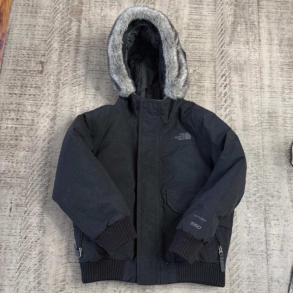The North Face Black Insulated Jacket 550 Dryvent with detachable fur trim 5t